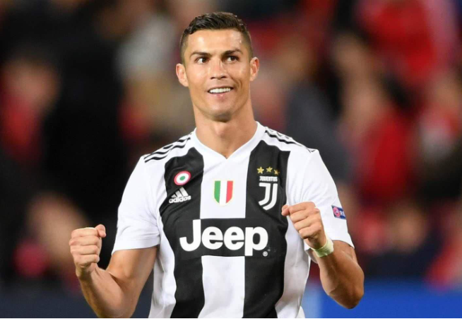 都体：尤文为随队远征挪威的约400名球迷发放30欧电子商城券（都灵体育报：尤文向随队赴挪威的约400名球迷派发30欧电子商城代金券）