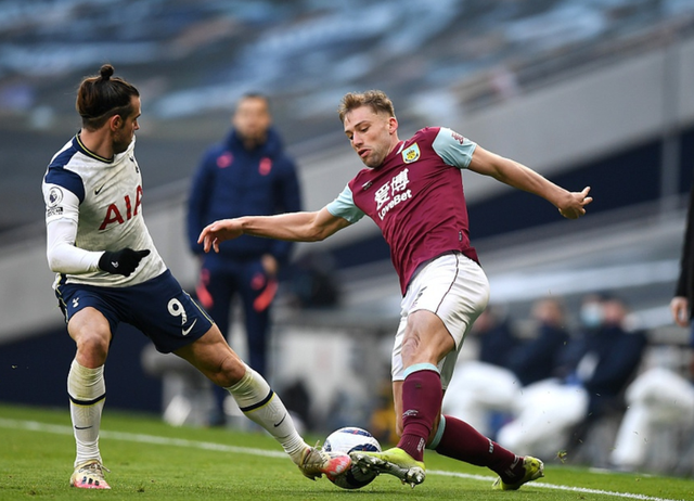 王曼昱3-8逆转后再轰11-2，梁靖崑痛失好局吞首败，国乒8-2法国（王曼昱3-8翻盘再轰11-2，梁靖崑好局不保遭首败，国乒8-2力克法国）