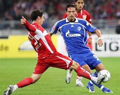 足球报：梅州客家经济困难无法妥善解决，也没总经理主持局面（足球报：梅州客家财务困境未能有效化解，总经理缺位无人主事）