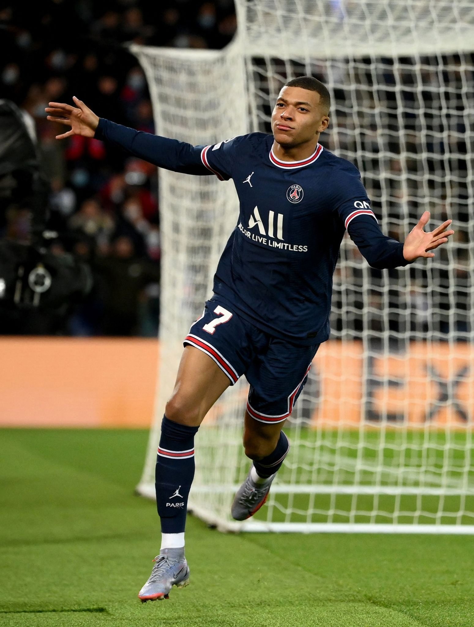 会是谁呢？摩根：还有一位体育界的GOAT将接受专访（神秘嘉宾？摩根称又一位体坛GOAT即将接受专访）