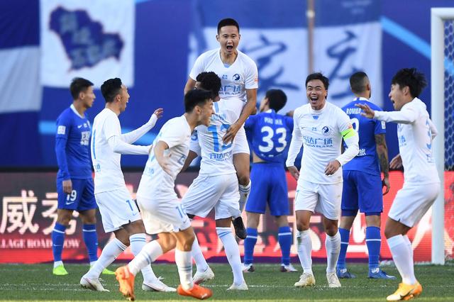 足球历史十大传奇球星（足坛史上十位传奇巨星）