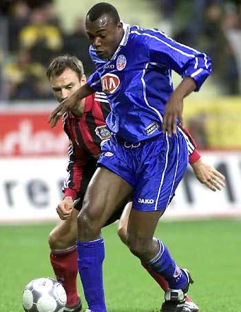 里程碑之战，恩里克迎来执教生涯第400场俱乐部赛事（职业生涯里程碑之战：恩里克迎来第400场俱乐部执教）