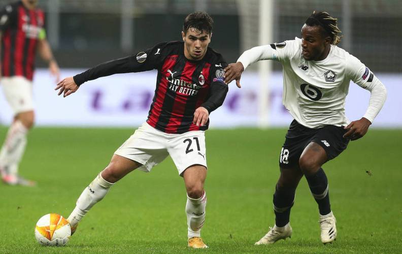 记者：罗马可能向佩7提供降薪合同，迪巴拉的续约要复杂得多（记者：罗马考虑向佩7提供降薪续约，迪巴拉的续约问题更为复杂）